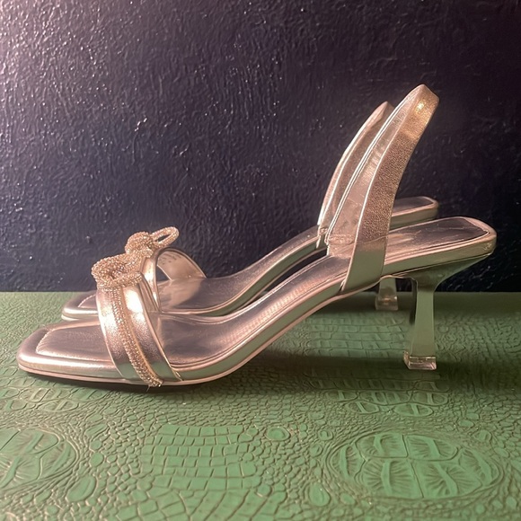 Aldo Cindie silver slingback sandals with silver rhinestone bow and kitten heel - Picture 5 of 8
